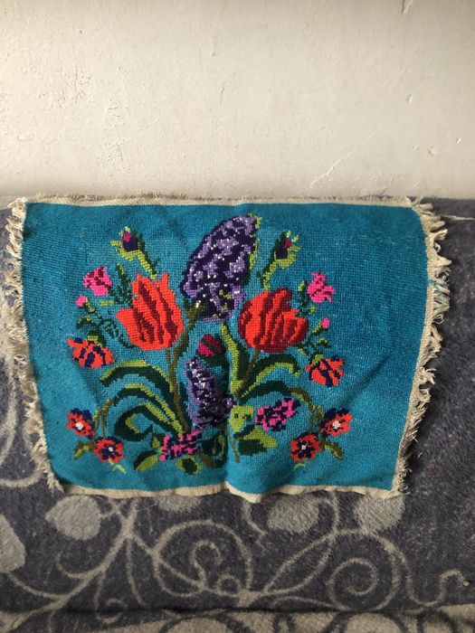 Carpete cusute la mâna