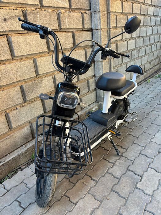 Электро скутер на ходу
