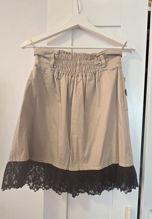 Fustă damă bej cu dantelă neagră