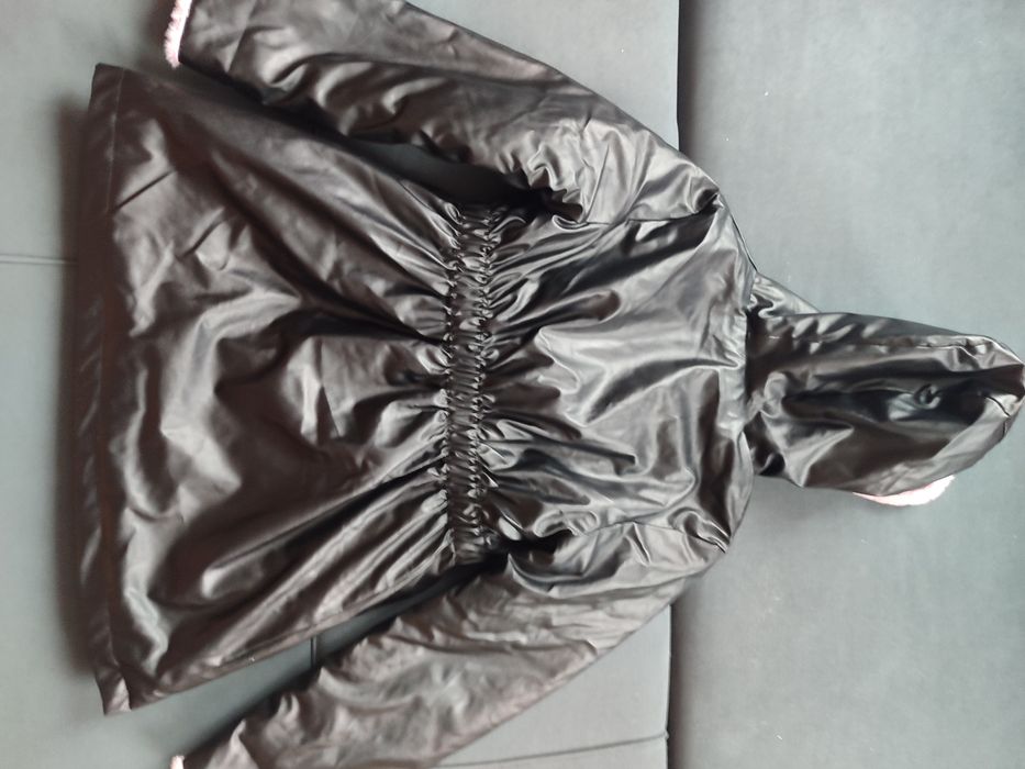 Продам куртку для девочки.