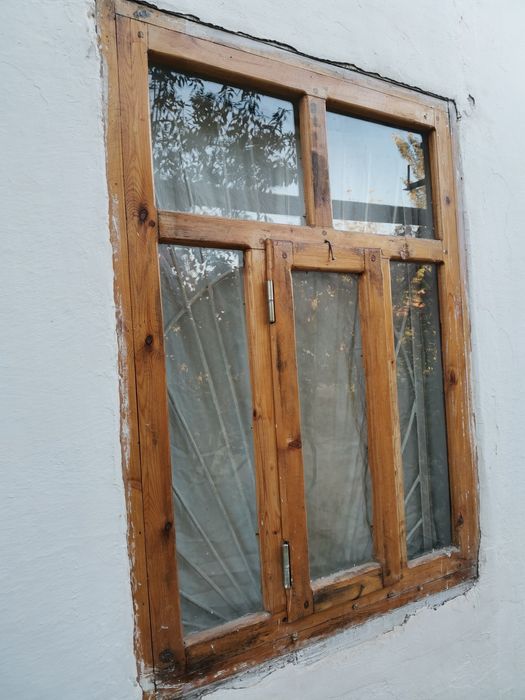 Дераза ойнаси билан сотилади