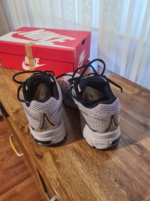 Nike Air Max Moto 2K маратонки