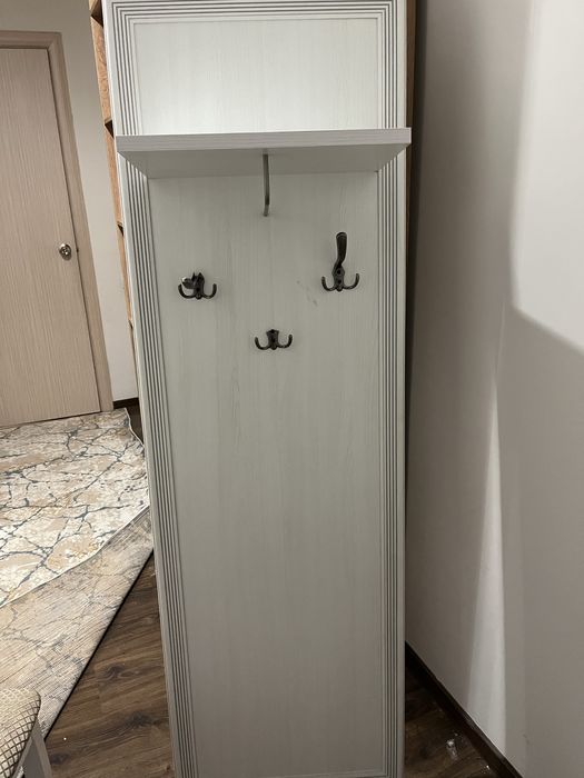Прихожая вешалка