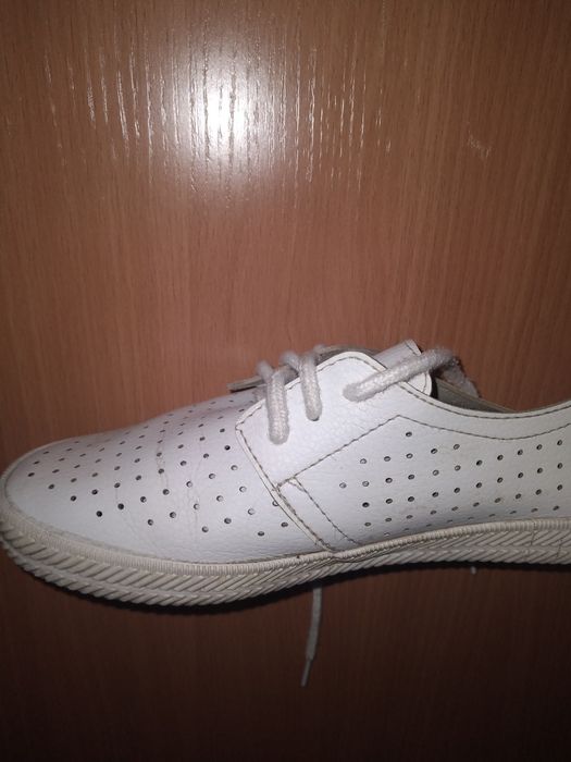 Продам белые лёгкие мокасины