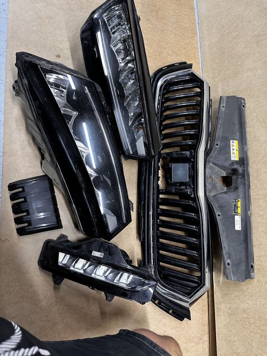 Faruri full led grilă radiator skoda octavia 4.