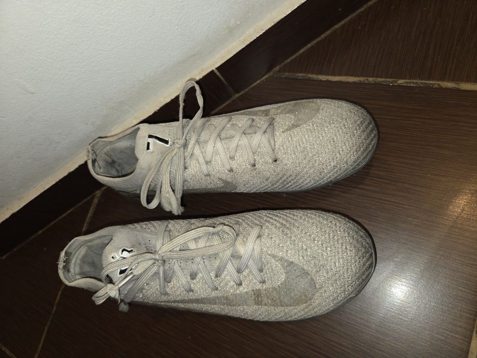 Vand ghete fotbal Nike Air zoom
