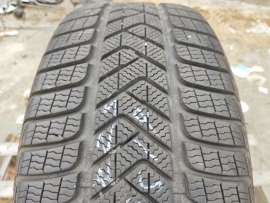 255/45/19 Pirelli Sotto Zero 2022г 7мм Tesla Единичка