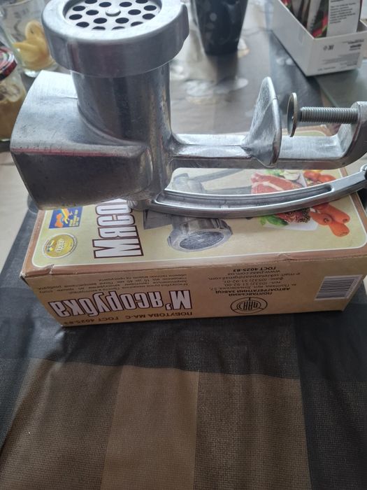 Продаю мясорубку ручную