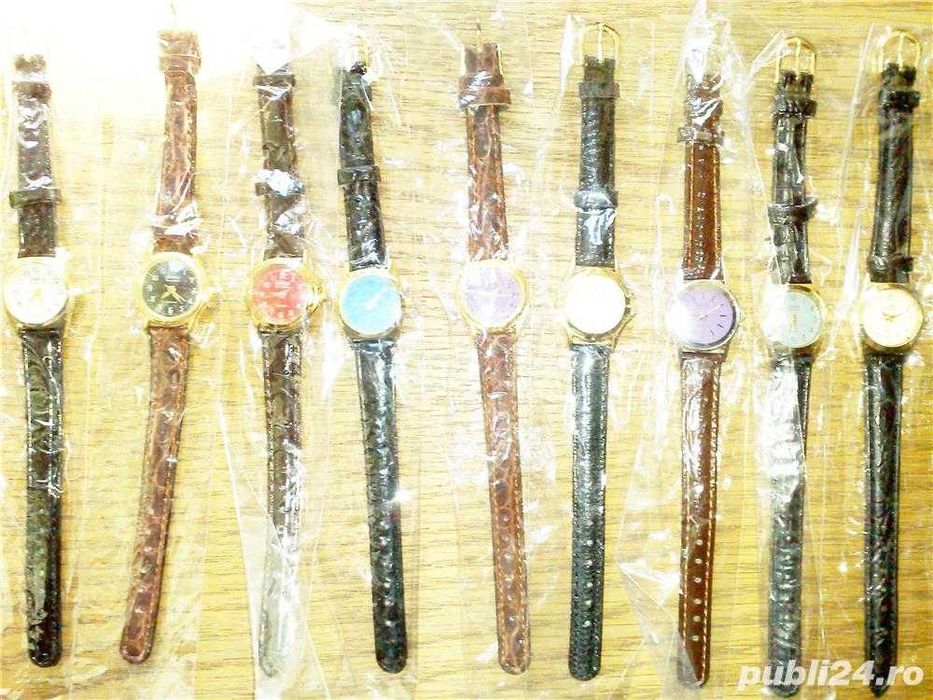Ceas de mana Boy London electronic bratara metal imitatie argint. Pret 50 lei. Ceas de mana electronic Force cu bratara metal scurea piele. Pret 10lei