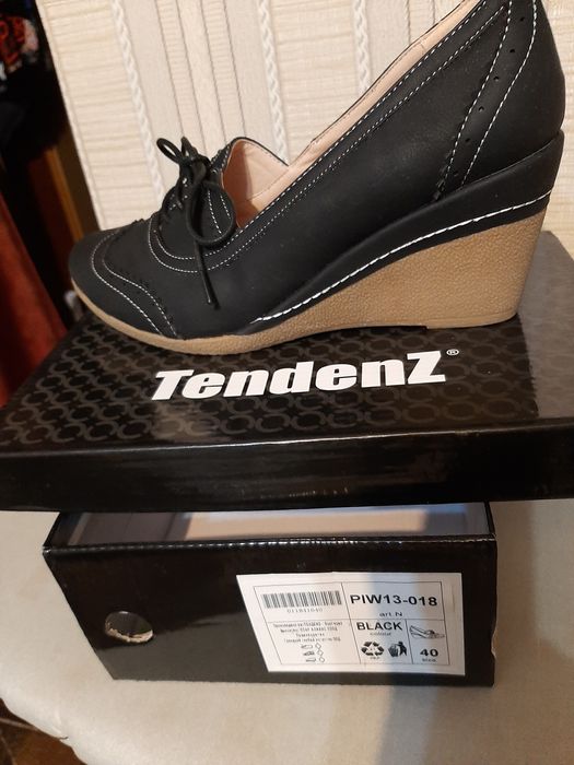 Обувки на платформа, размер 40, нови,  кожа, набук., не са обувани.