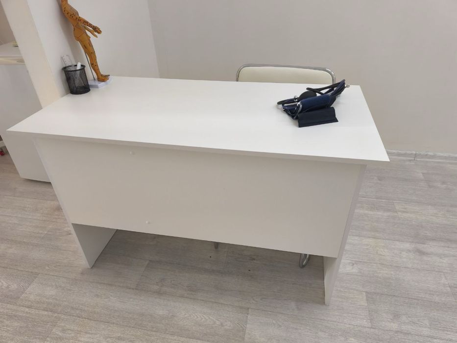 Стол офисный белый