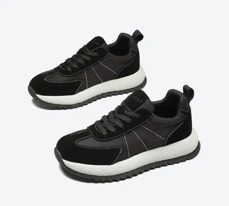 Продам кроссовки женские