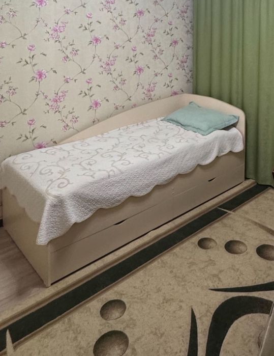 Продам кровать с матрасом