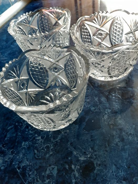 Хрустальные вазы для конфет или салата.