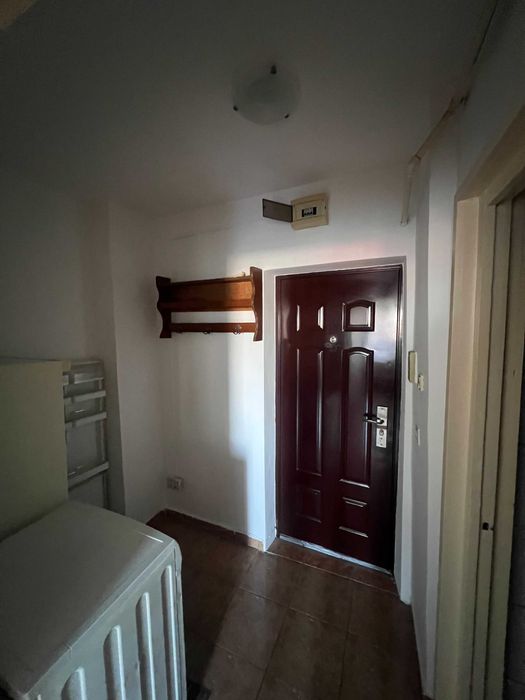 Garsonieră de închiriat în zona cetate