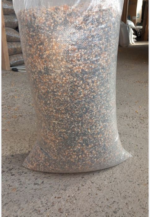 Porumb boabe /Amestec cereale pentru  Porumbei ,păsări