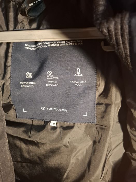 Vesta groasa cu gluga