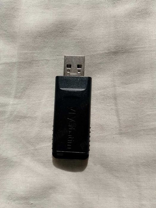 Stick-uri USB sau card-uri microSD la cerere cu muzica,filme,desene