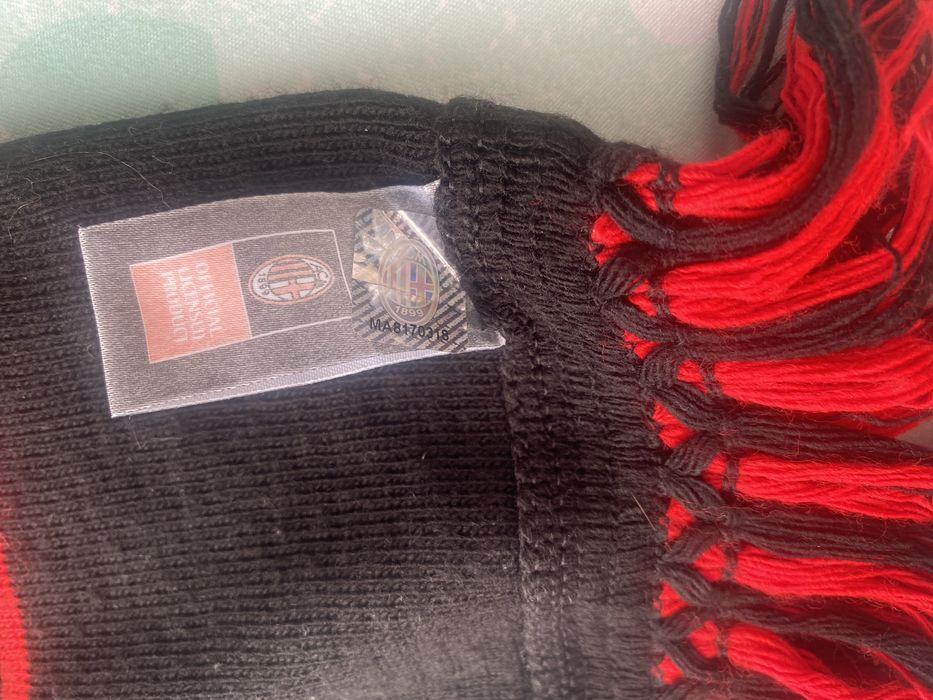 Официален шал на Милан