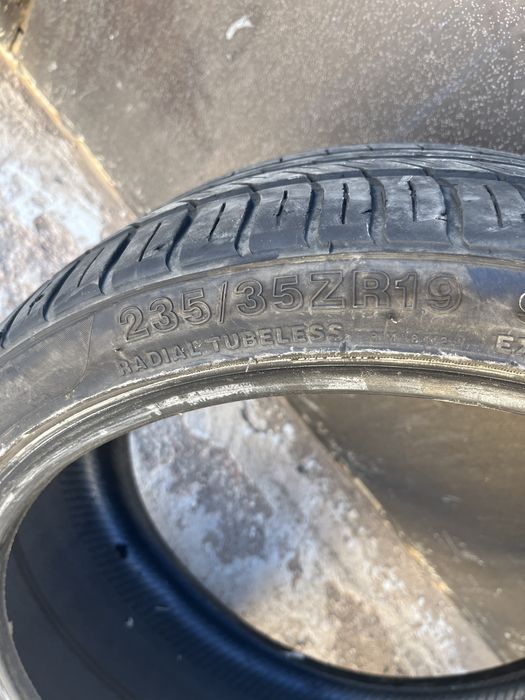 Продам 2 резины на 19