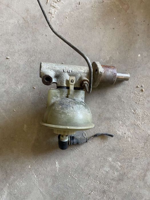 Водна помпа казанче вода и спирачна течност