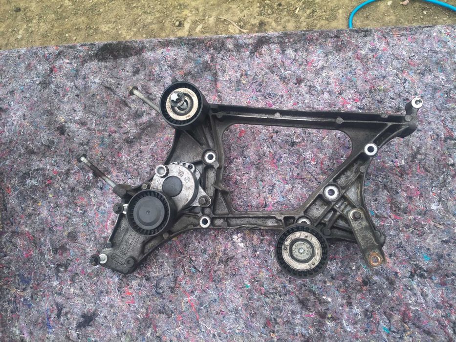 Vând Piese auto provenite de pe un motor Mercedes OM 651