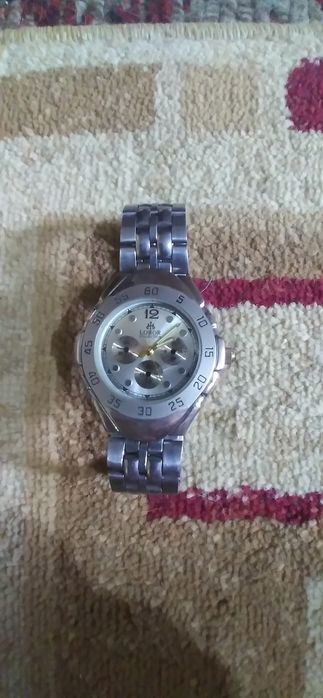 Разные часы Читайте описании Смотрите 8 фото