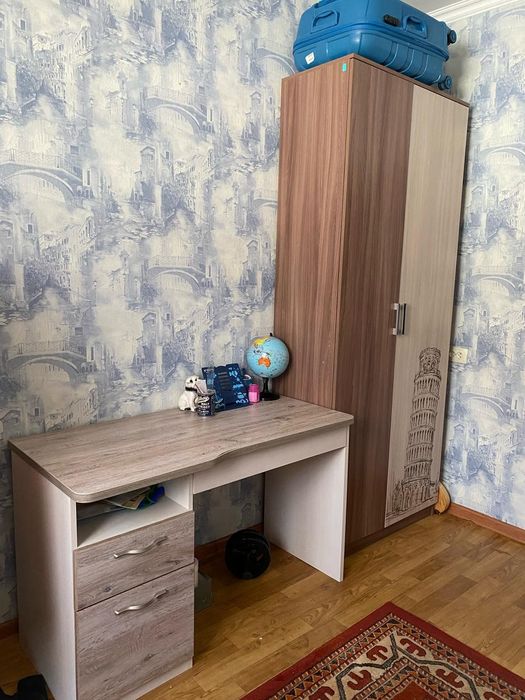 Срочно продам парта и шкаф