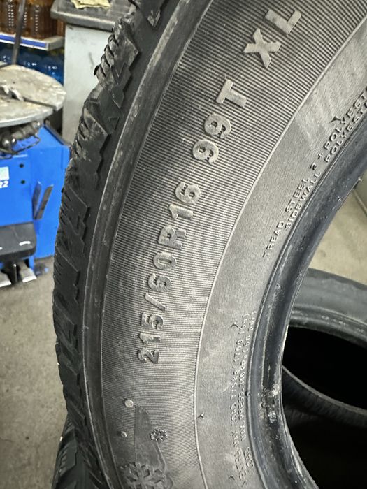 Kumho 215/60/16.     .
