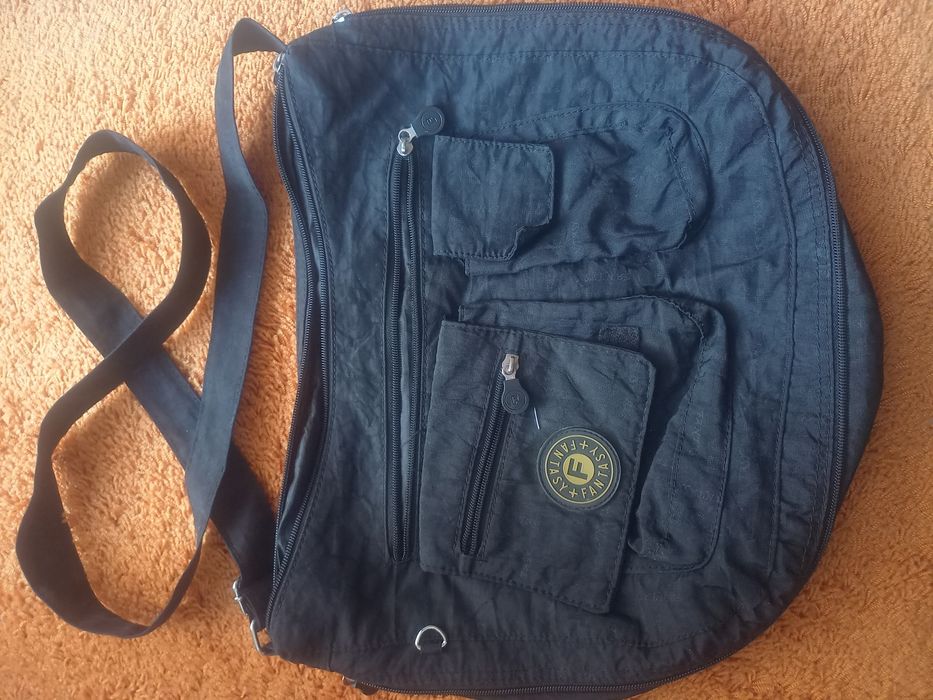 Продавам маркови дамски чанти.