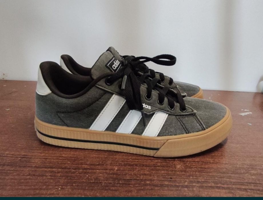 Продам кроссовки Adidas