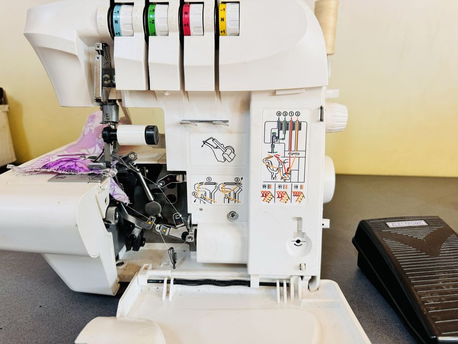 Masina de surfilat 4 fire Medion