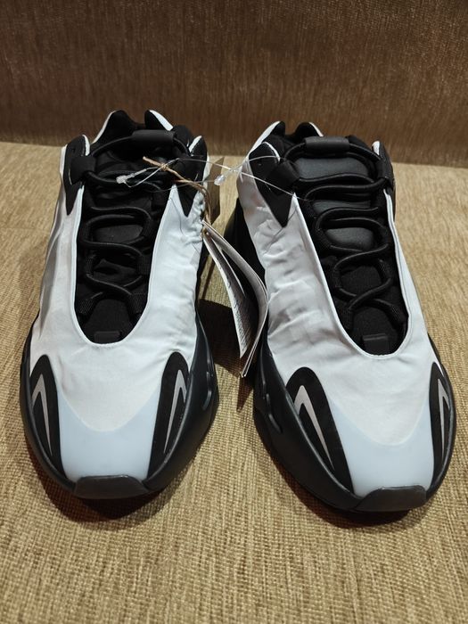 Adidas 700 MNVN Original