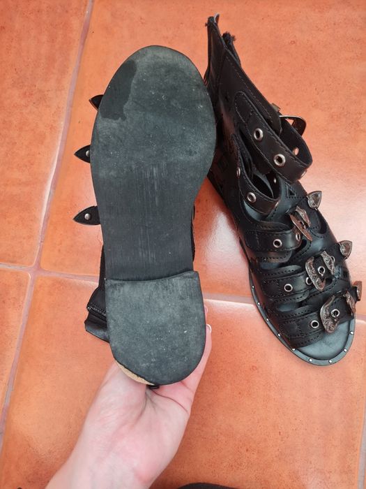 Sandale DePurtat cu catarame