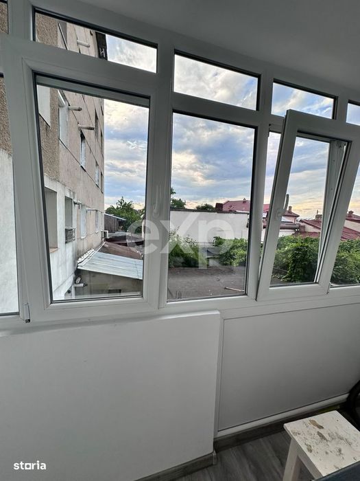 Apartament de vanzare – 3 camere , Micro 8 ,et 1