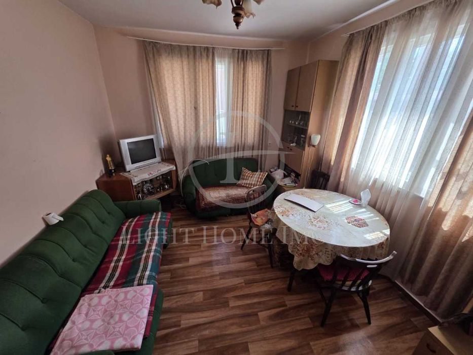 Продава се Етаж от къща в Пловдив, Гагарин - 81 кв.м за 2161 €/кв.м - Снимка #1