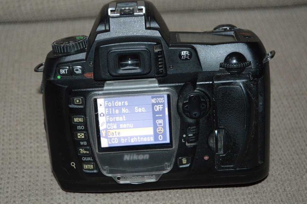 Aparat foto DSLR NIKON D70s + obiectiv Nikkor AF 50mm citeste anuntul