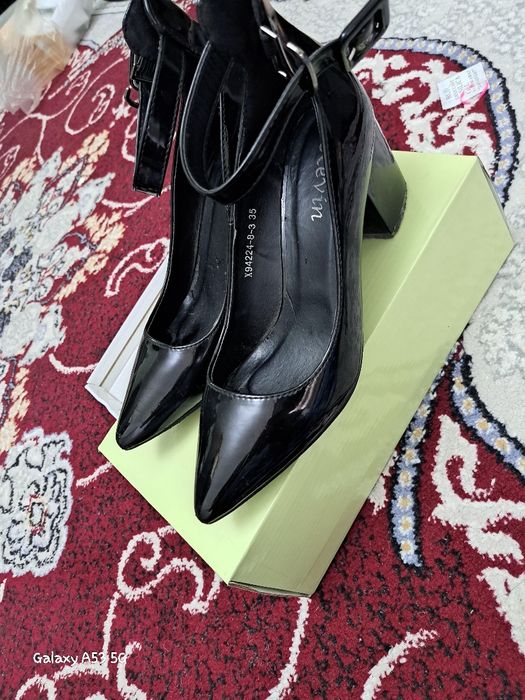 Zamonaviy Tufli sotiladi