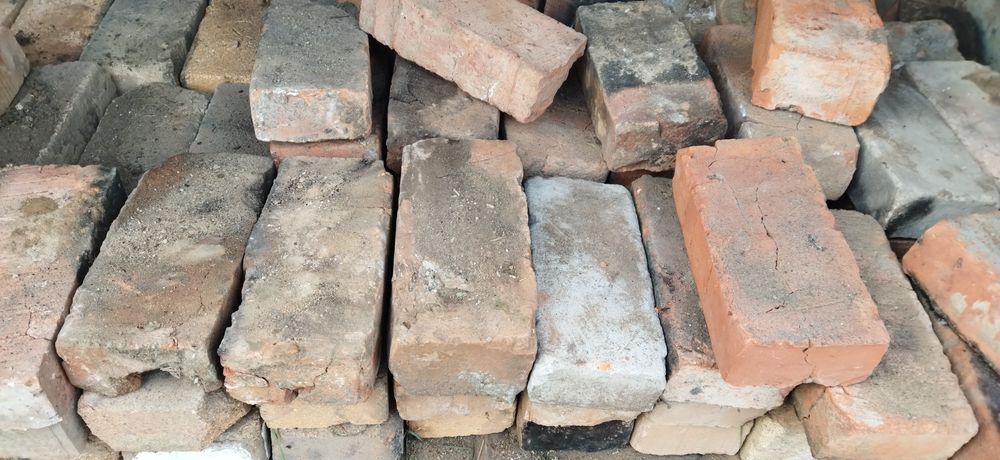 Продам    кирпич