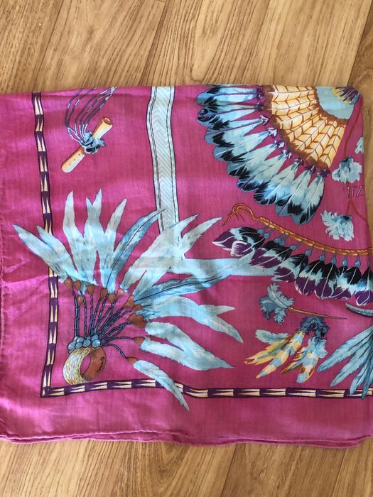 Платок встиле бренда