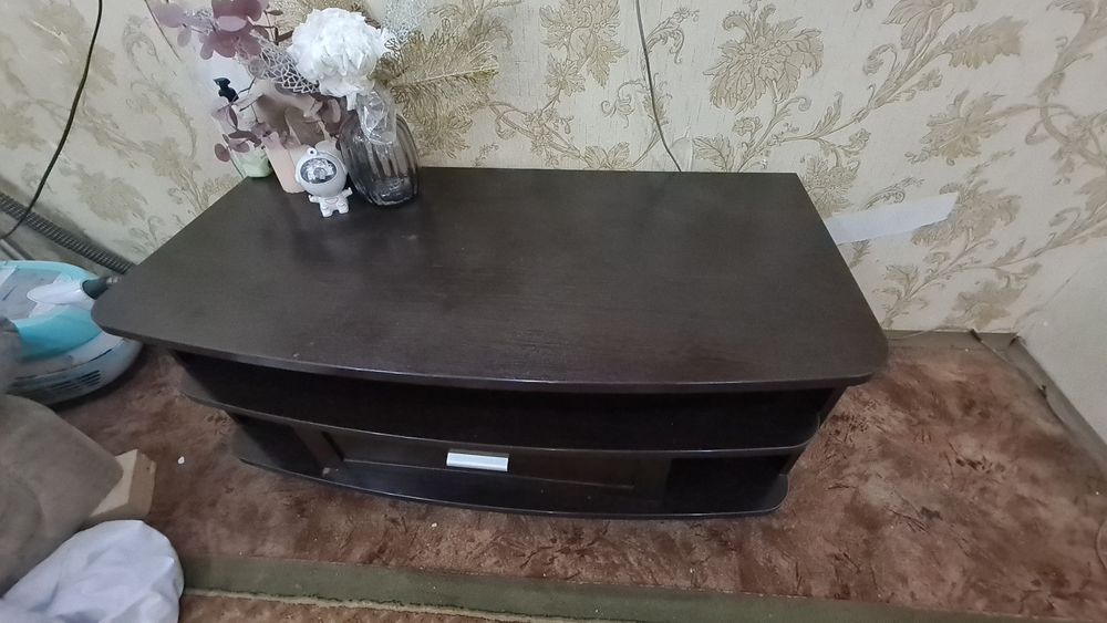Продам тумбу под телевизор