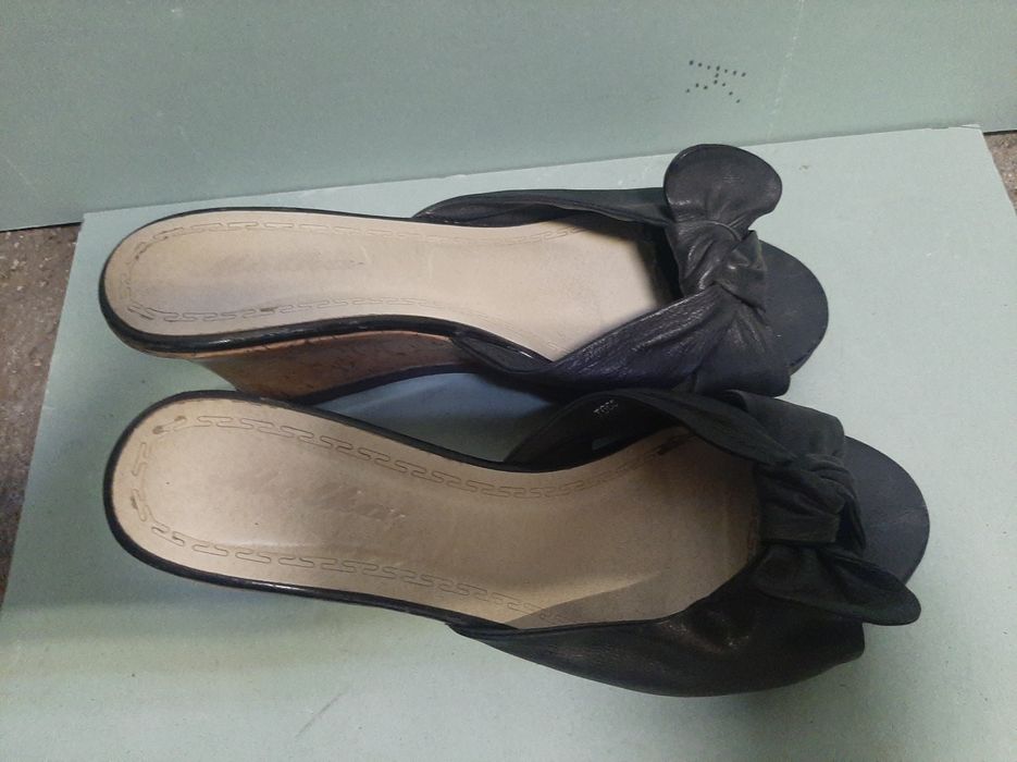 Босоножки кожаные