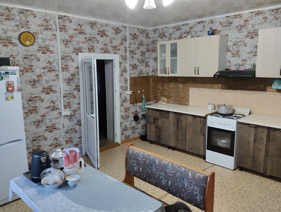 Срочно.продается частный дом, в центре Красного Яра.ыбырая дом 17.