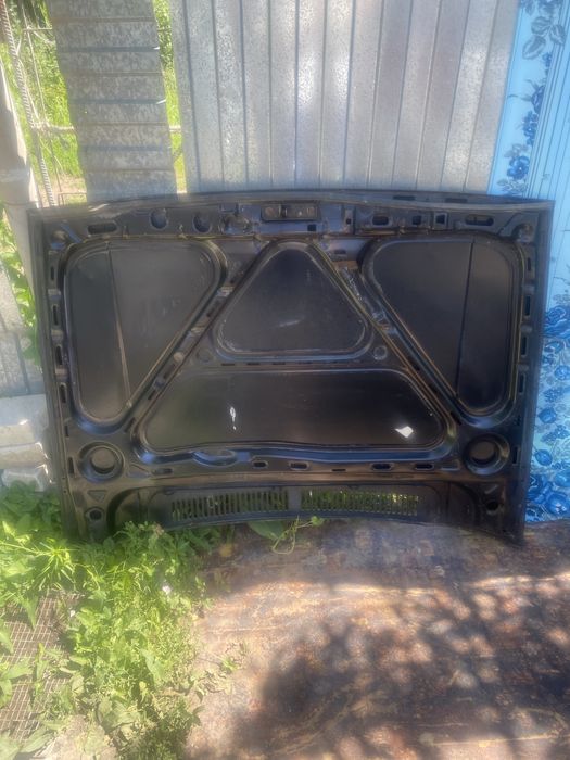 Продам капот гольф 2