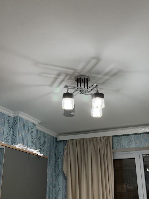 Продаеться люстры