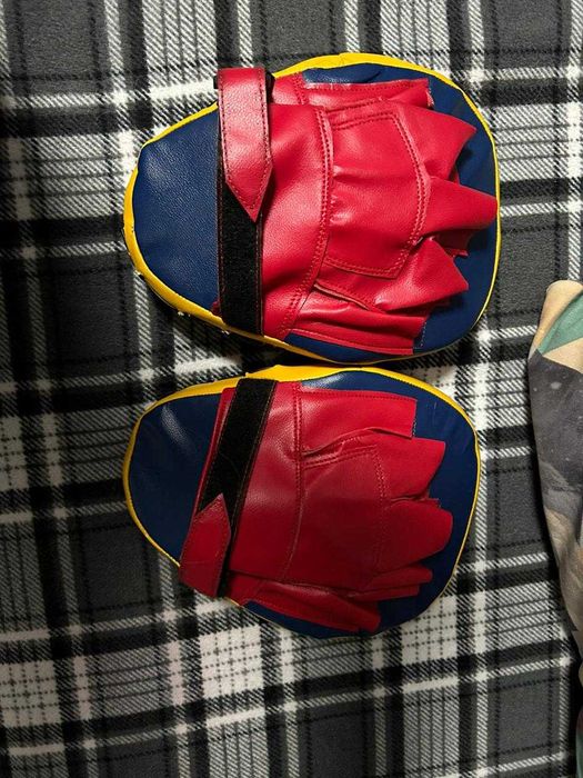 Лапы-перчаткаидля бокса вогнутая