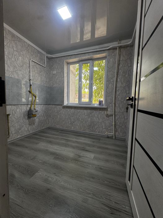 Прадается 1 ком 1 этаж с ремонтом