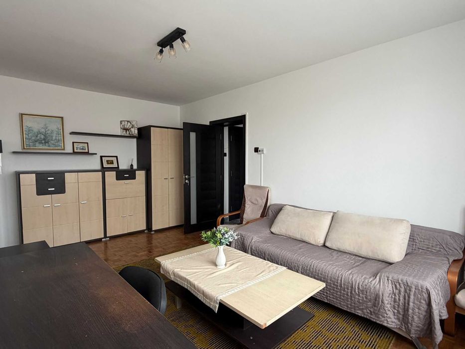 Persoana Fizica vand apartament 2 camere, 47 mp Parcul Feroviarilor (P-ta Abator - B-dul Bucuresti), bloc reabilitat termic, centrala termica proprie.