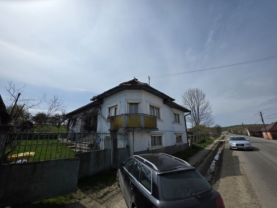 Vând Casa de locuit și teren