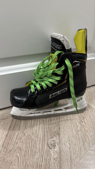 Коньки хоккейный